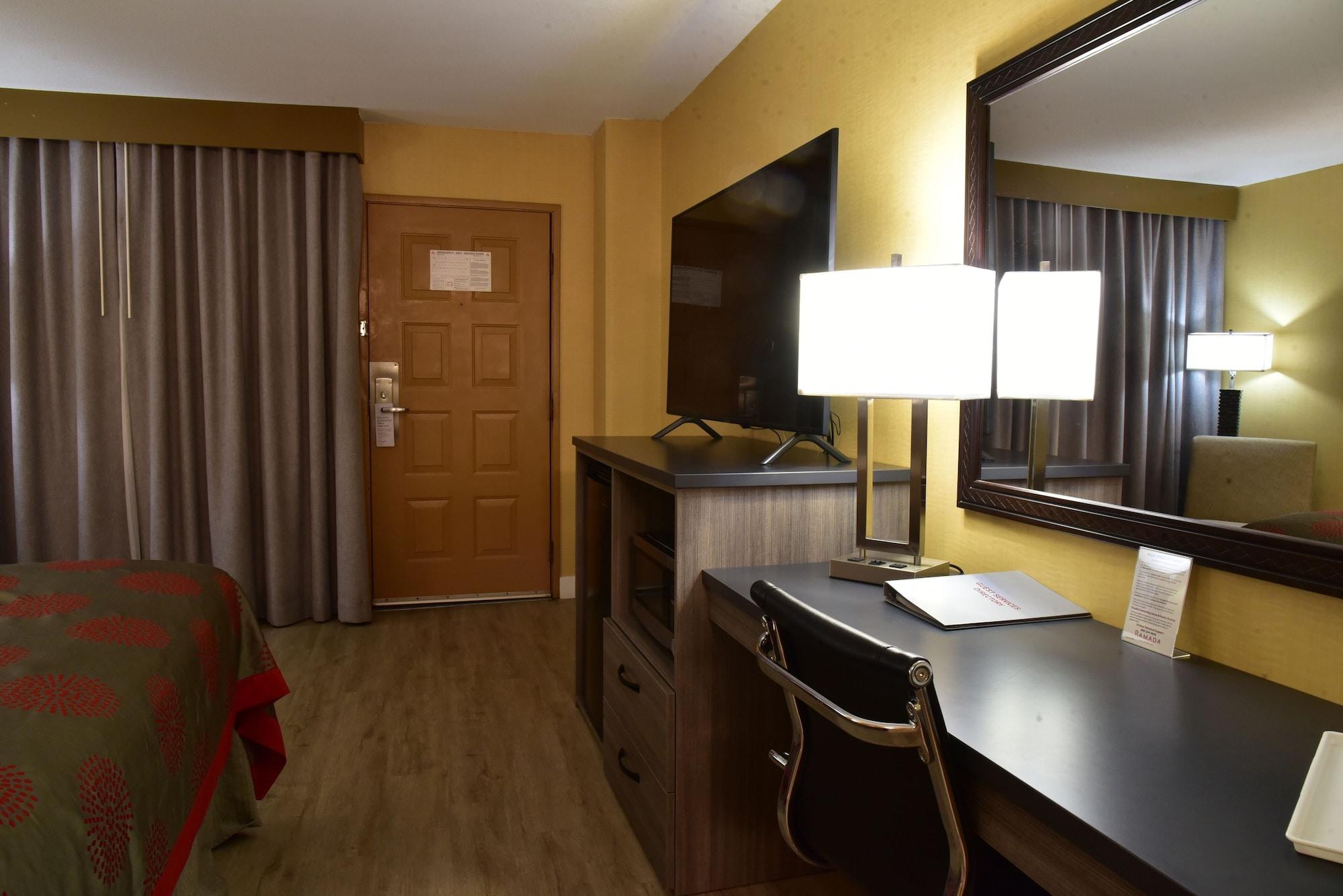 Ramada By Wyndham San Diego National City Exterior photo