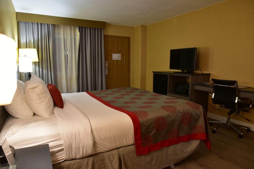 Ramada By Wyndham San Diego National City Exterior photo
