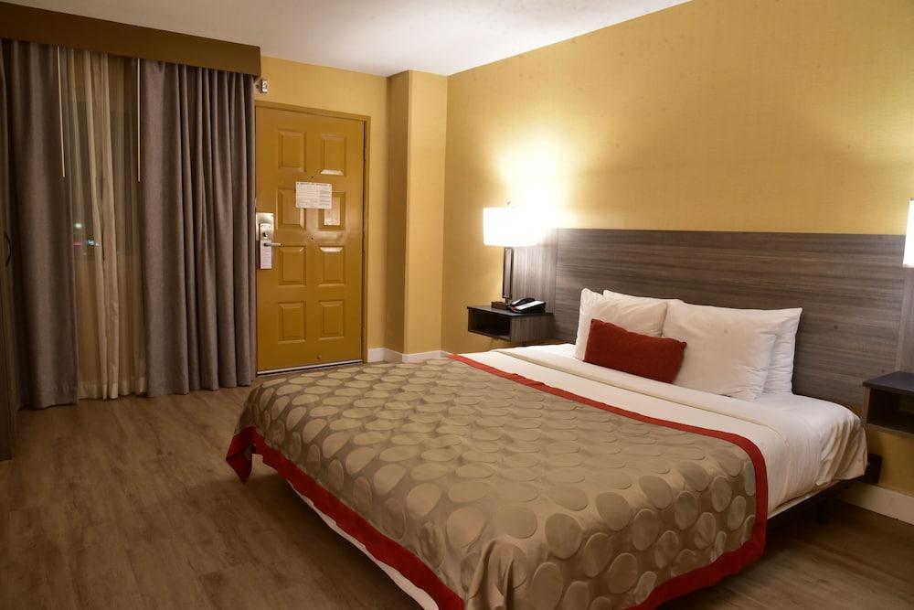 Ramada By Wyndham San Diego National City Exterior photo