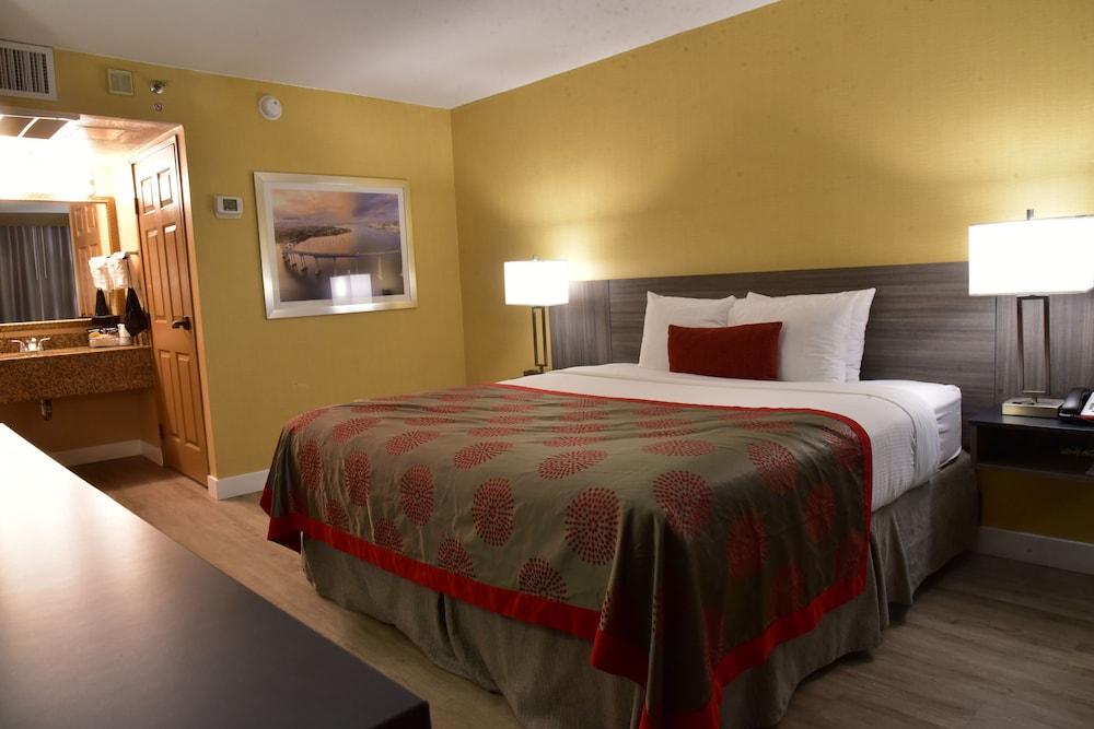 Ramada By Wyndham San Diego National City Exterior photo