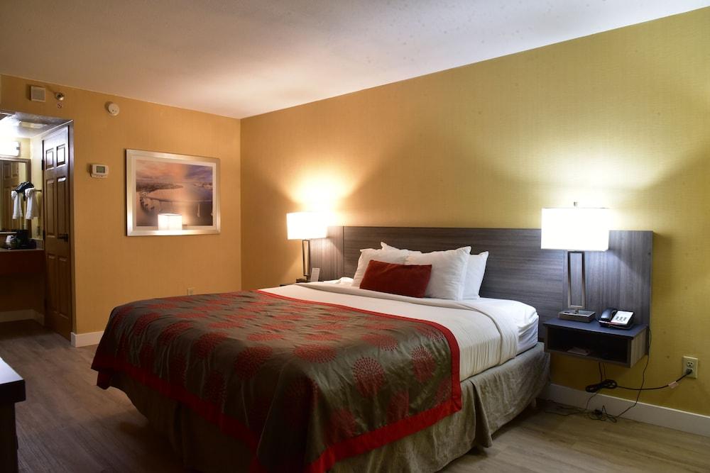Ramada By Wyndham San Diego National City Exterior photo