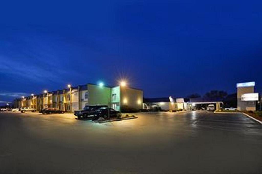 Ramada By Wyndham San Diego National City Exterior photo